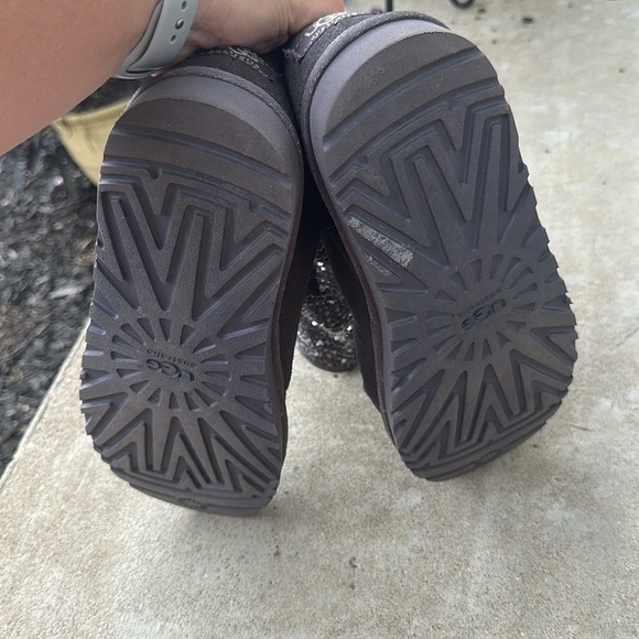 Ugg charcoal grey boots with sequins size 9 women’s - Picture 4 of 4